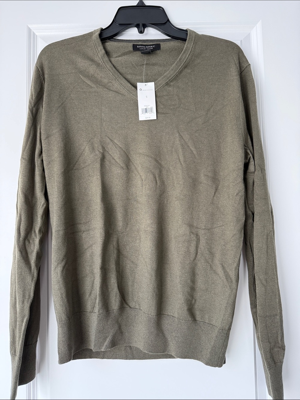 Banana Republic Men's V-Neck Sweater in Olive Green